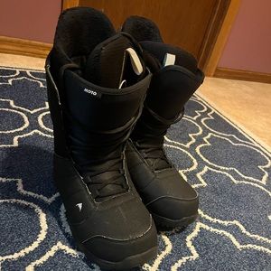 Black size 11 Burton Snowbaording boots